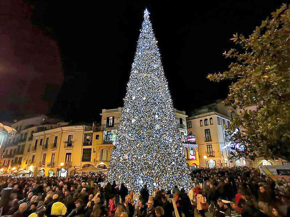 Nuovo Albero di Natale per l’edizione 2021