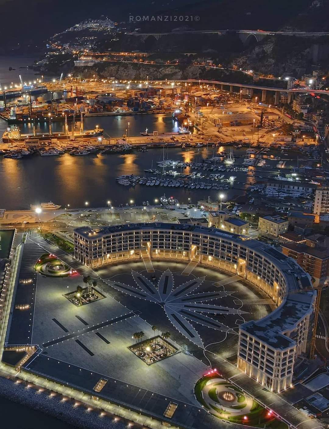 In attesa dell’accensione delle Luminarie di Salerno godiamoci la bellissima Piazza della Libertà