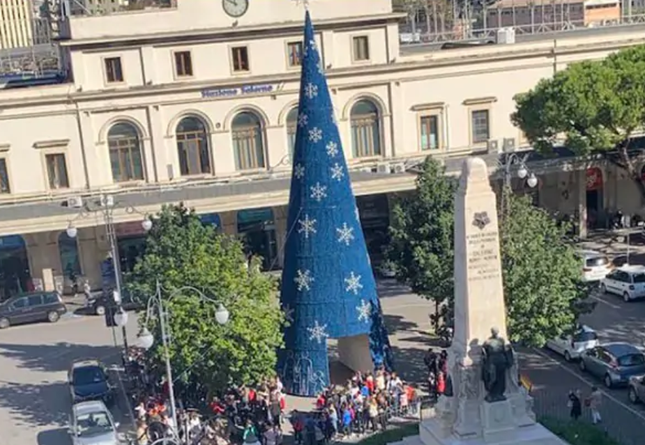Tanti curiosi… e non abbiamo ancora acceso le luminarie 2022!
