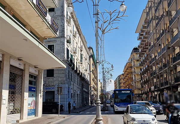 Continua il montaggio delle luminarie di Salerno 2023/2024